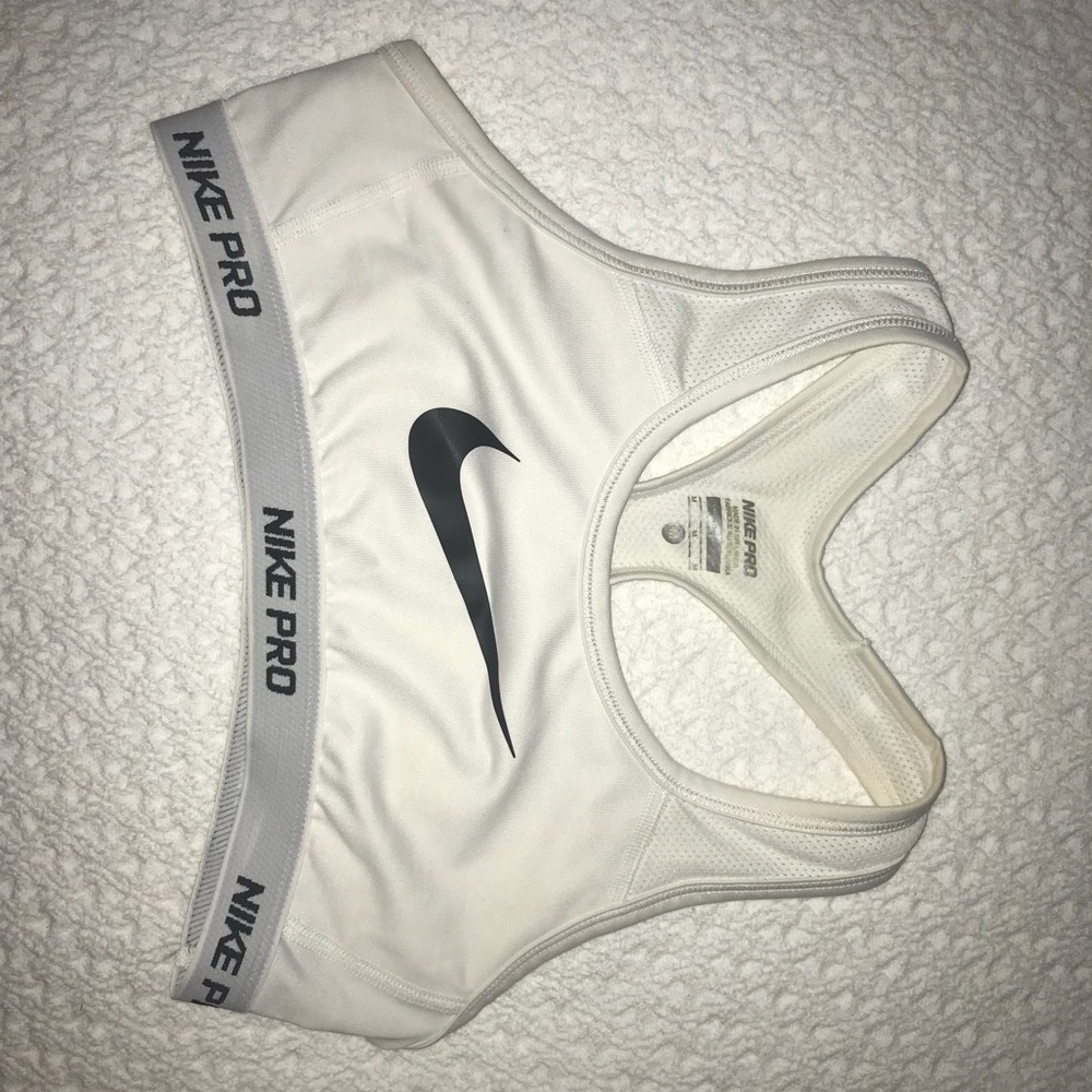 White nike sports bra